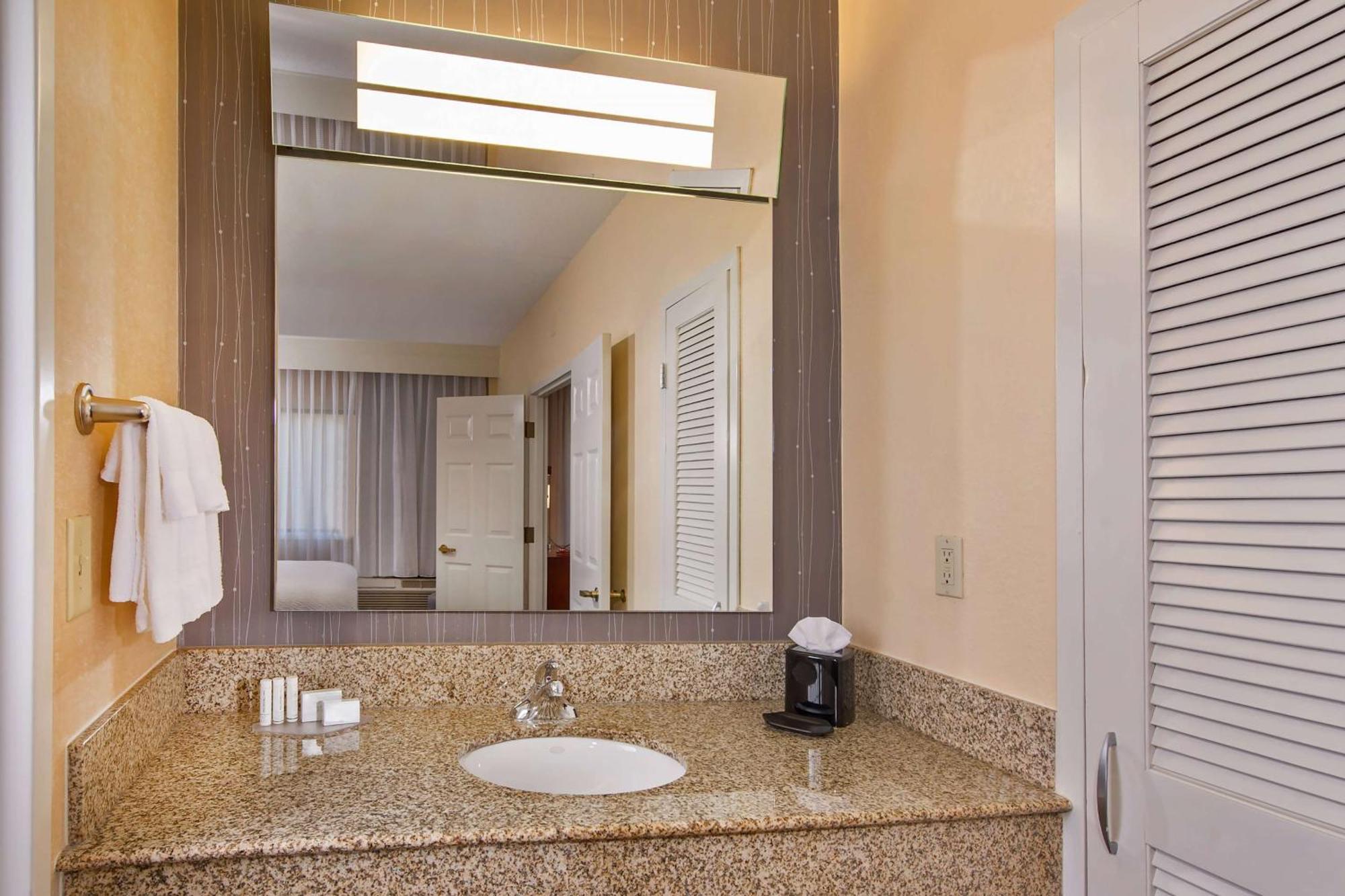 Sonesta Select Charlotte University Research Park Bagian luar foto