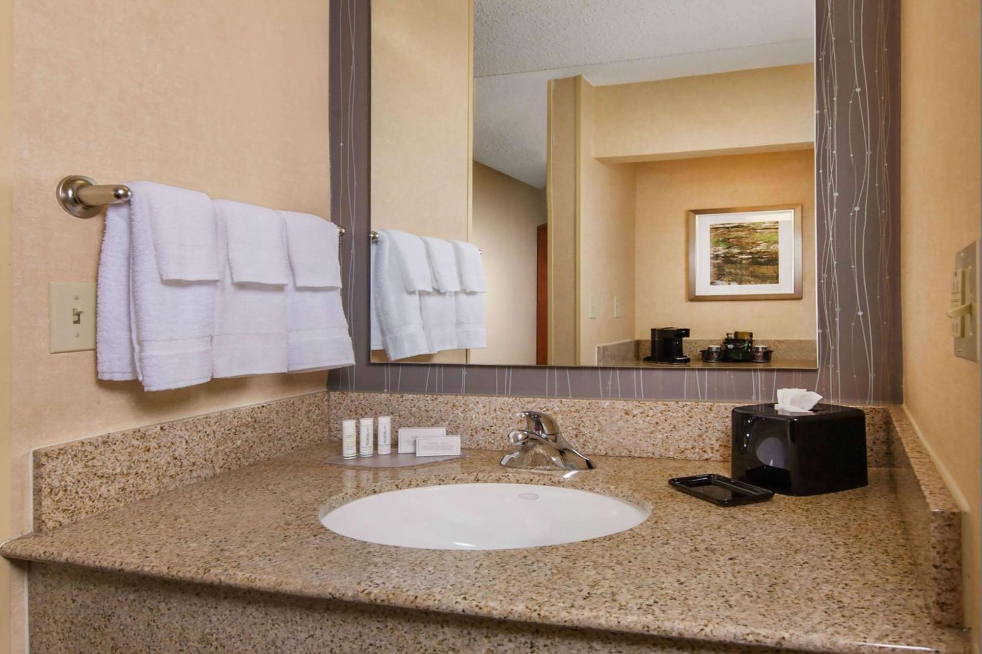 Sonesta Select Charlotte University Research Park Bagian luar foto